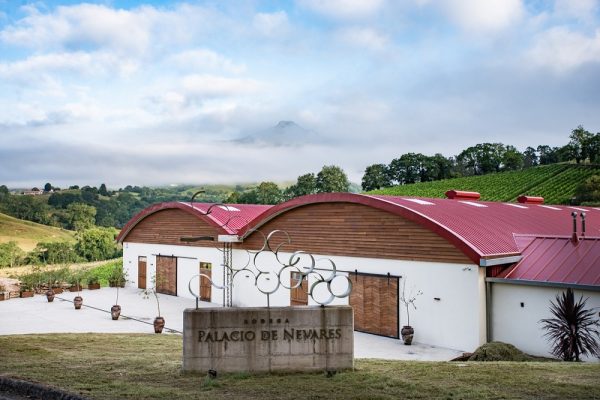 Fachada bodega Palacio de Nevares